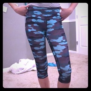 Pattern yoga pants